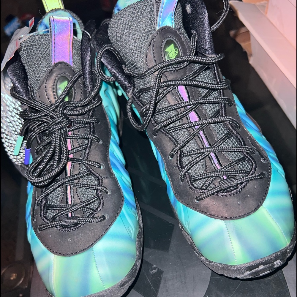 Brand new boys NIKE foams size 5